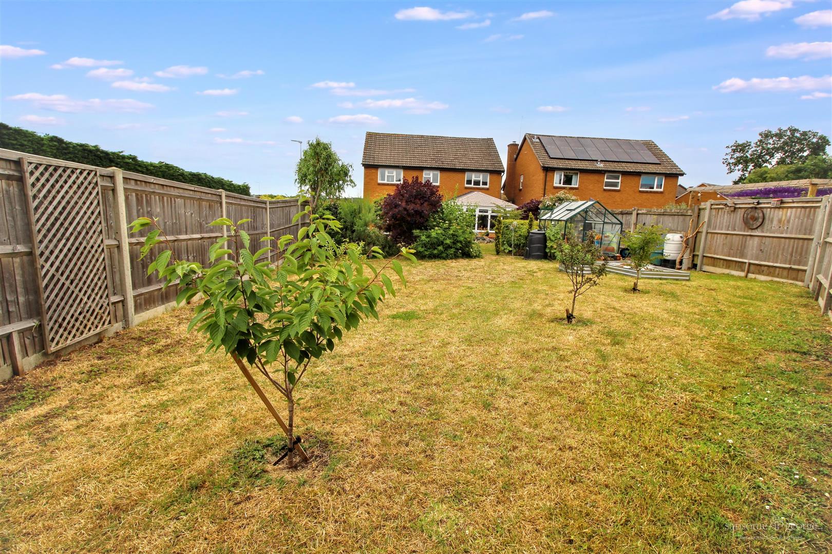 4 bed property in Goodliffe Gardens, Reading